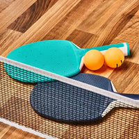PONGORI SET POTEAUX FILET DE PING PONG REGLABLE ROLLNET BLANC/GRIS 2 RAQUETTES 2 BALLES